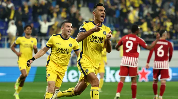 Eran Zahavi celebrates (Reuters)