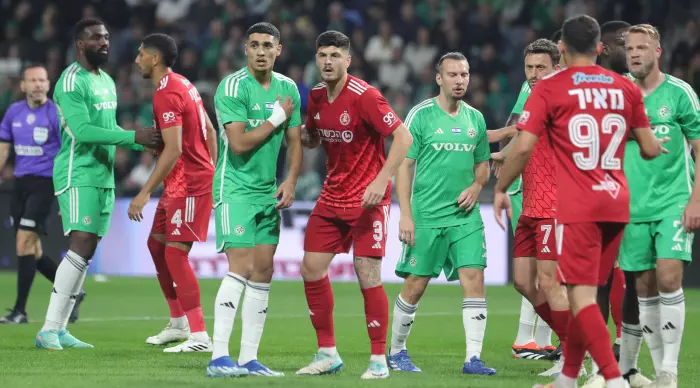 Hapoel Tel Aviv and Maccabi Haifa players (Omari Stein)