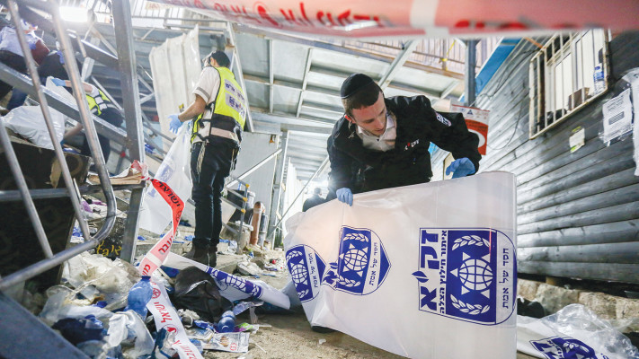 The scene of the disaster after the revelry in Miron (Photo: David Cohen, Flash 90)