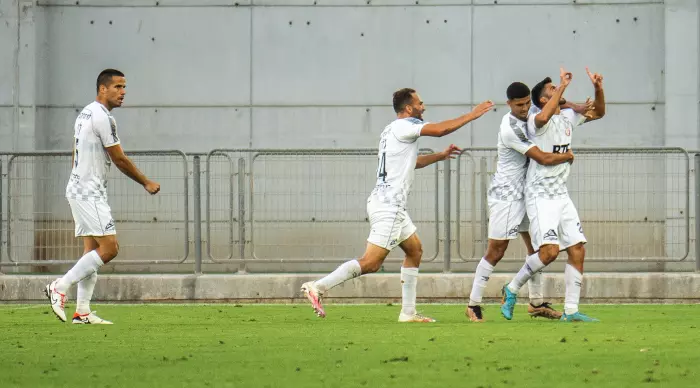 Hapoel Hadera players celebrate (Roi Kafir)