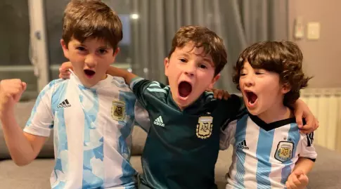 Ciro, Mathieu and Thiago Messi, will play like the father?  (Instagram)