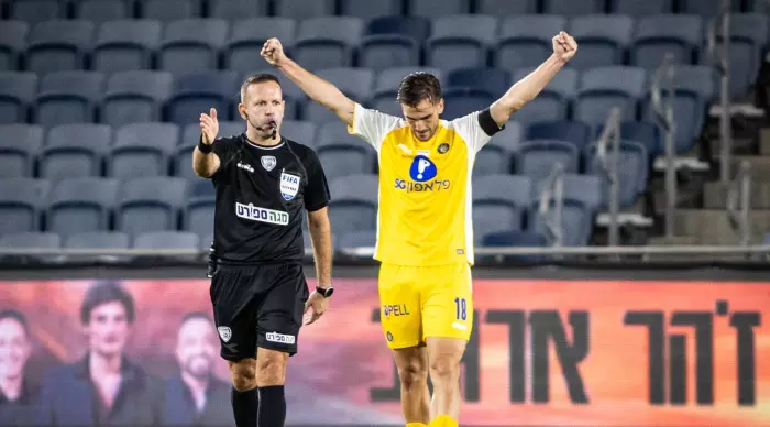 Nemania Stoitz at the final whistle (Oren Ben Hakon)