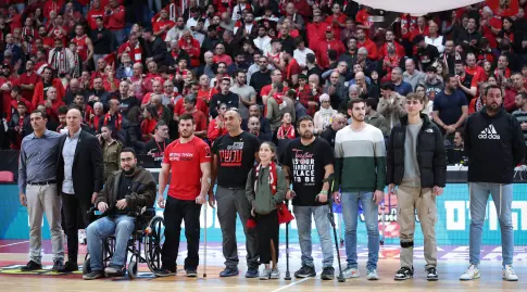 An exciting ceremony before the game (Radad c