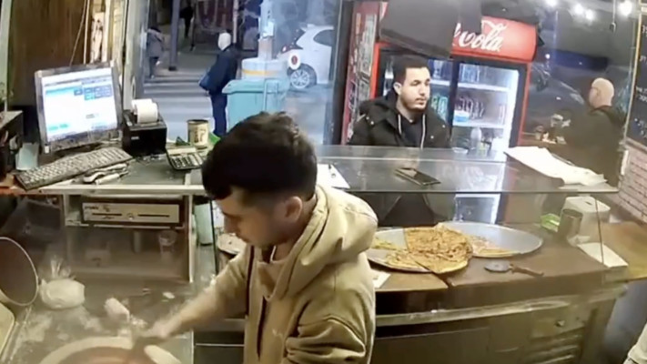 The terrorist from the attack in Nachalat Binyamin eats pizza before the attack (photo: security cameras, pizza & tortilla)